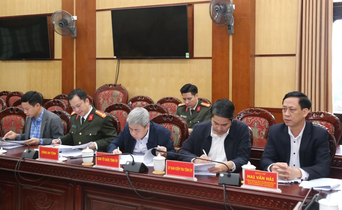 Xét chọn tập thể, cá nhân có thành tích xuất sắc đề nghị tặng thưởng các danh hiệu