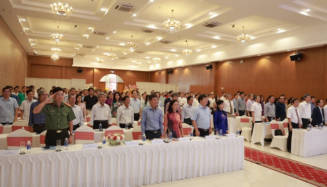 Tặng tủ sách giáo khoa dùng chung trị giá 3 tỷ đồng cho Cần Thơ, An Giang, Cà Mau