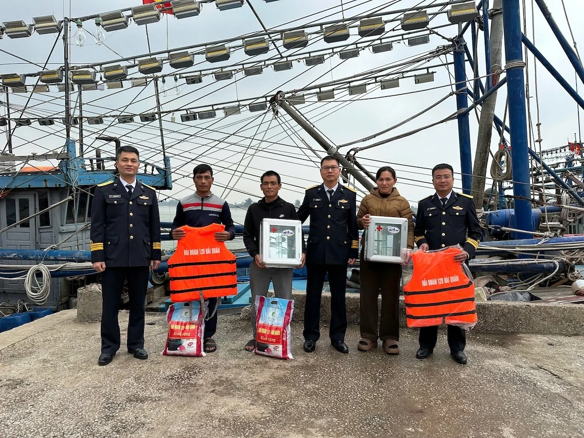 Hải đoàn 128 triển khai nhiều hoạt động hỗ trợ ngư dân vươn khơi, bám biển