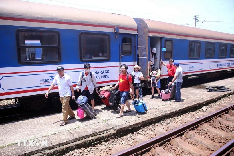 Ngành đường sắt công bố số điện thoại đường dây nóng dịp cao điểm lễ, Tết