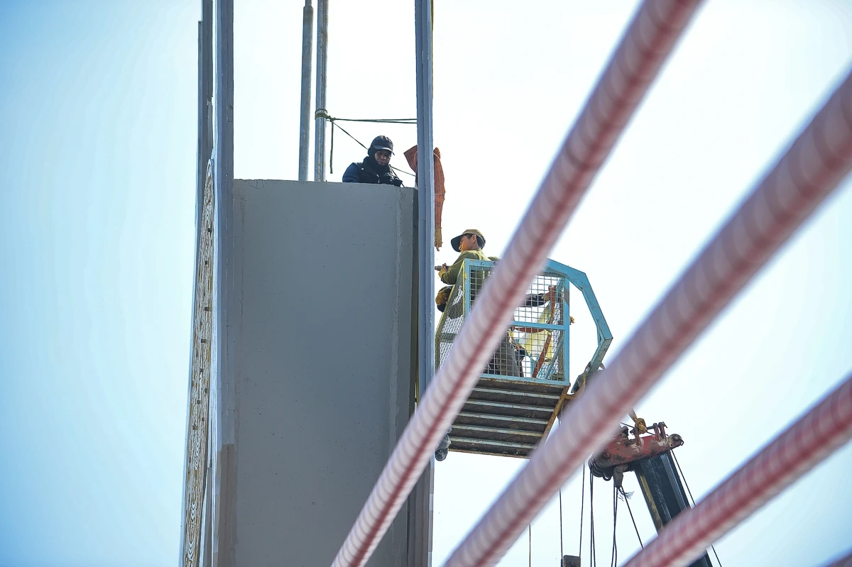 Hình hài cây cầu dây văng đầu tiên vượt đường sắt Bắc - Nam tại Thanh Hóa