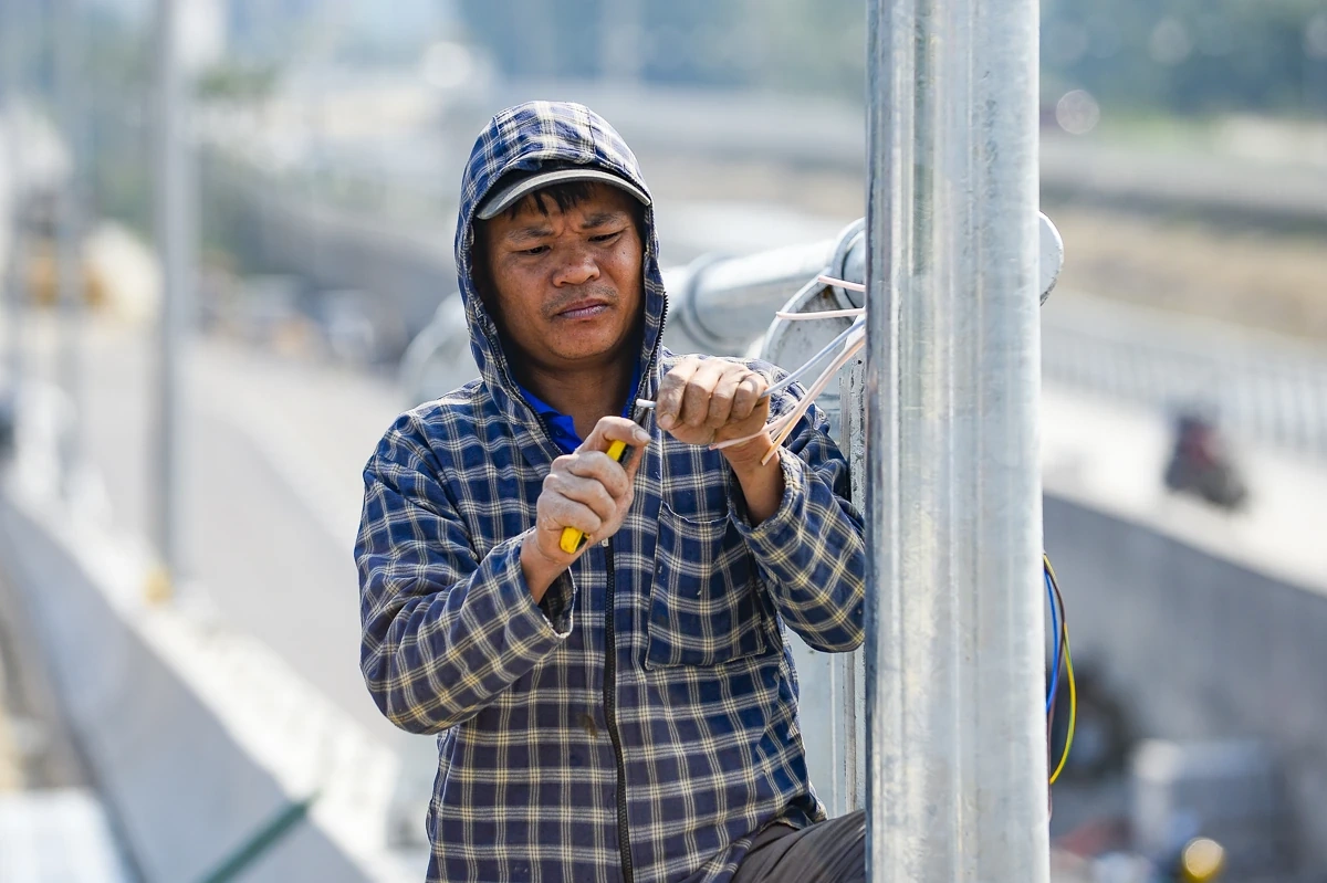 Hình hài cây cầu dây văng đầu tiên vượt đường sắt Bắc - Nam tại Thanh Hóa