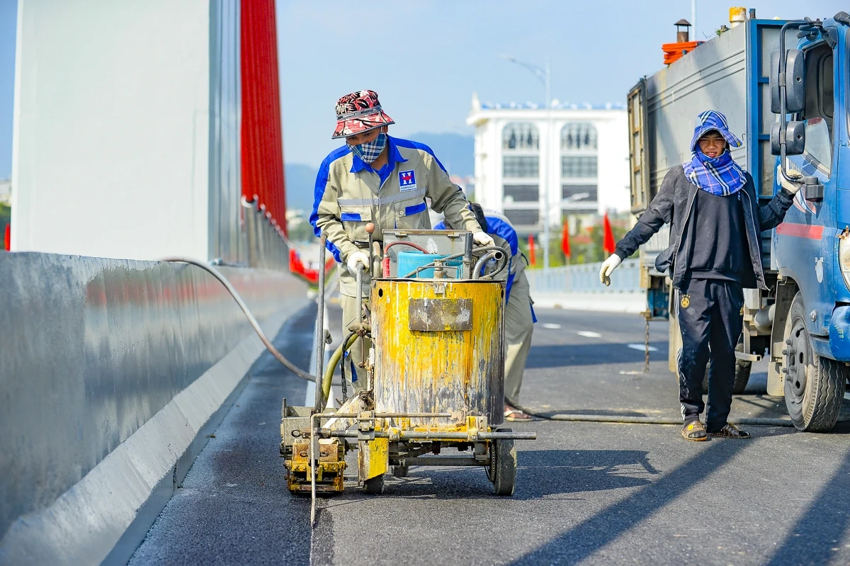 Hình hài cây cầu dây văng đầu tiên vượt đường sắt Bắc - Nam tại Thanh Hóa