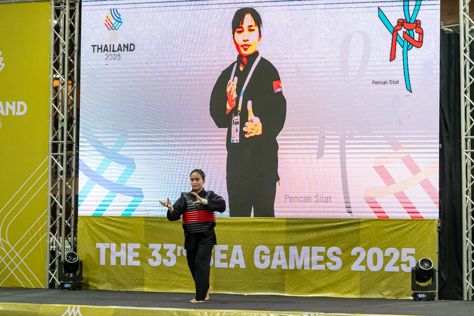 Bị đối thủ liên tục chơi xấu, võ sĩ Thanh Hóa vẫn xuất sắc giành quyền vào bán kết Pencak Silat - SEA Games 33