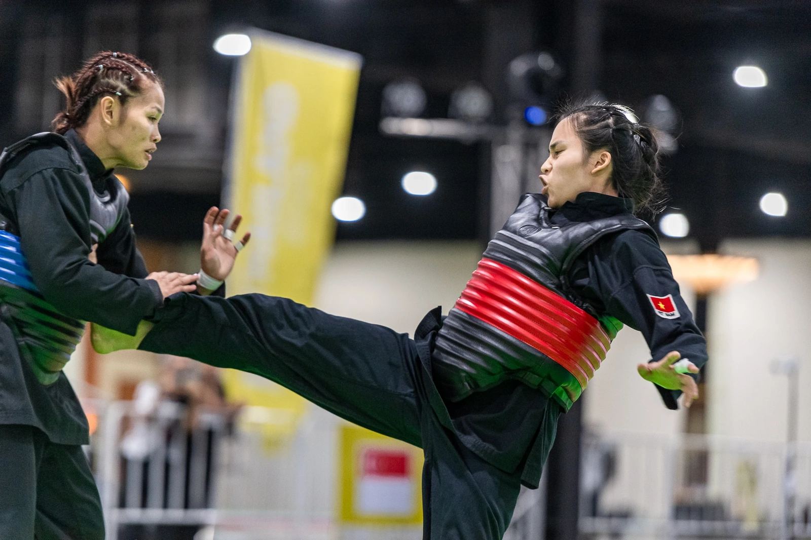 Bị đối thủ liên tục chơi xấu, võ sĩ Thanh Hóa vẫn xuất sắc giành quyền vào bán kết Pencak Silat - SEA Games 33