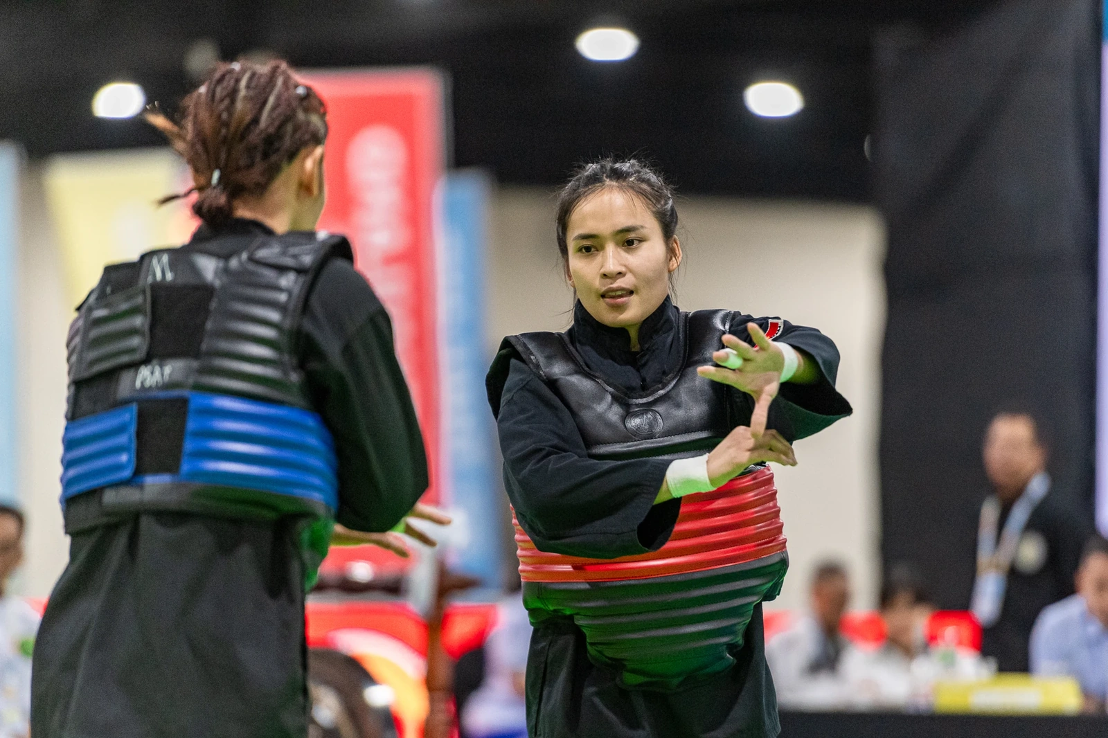 Bị đối thủ liên tục chơi xấu, võ sĩ Thanh Hóa vẫn xuất sắc giành quyền vào bán kết Pencak Silat - SEA Games 33