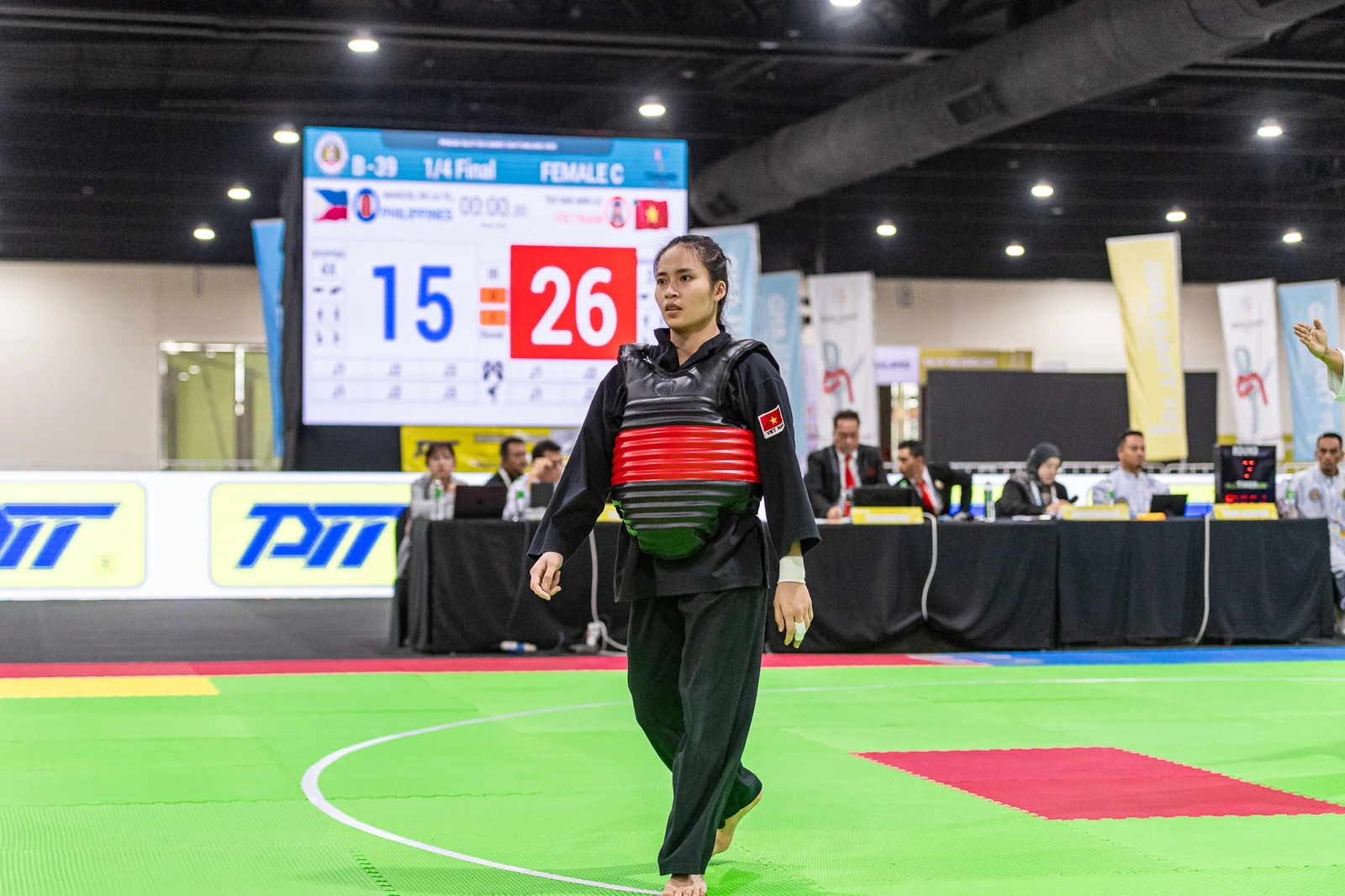 Bị đối thủ liên tục chơi xấu, võ sĩ Thanh Hóa vẫn xuất sắc giành quyền vào bán kết Pencak Silat - SEA Games 33