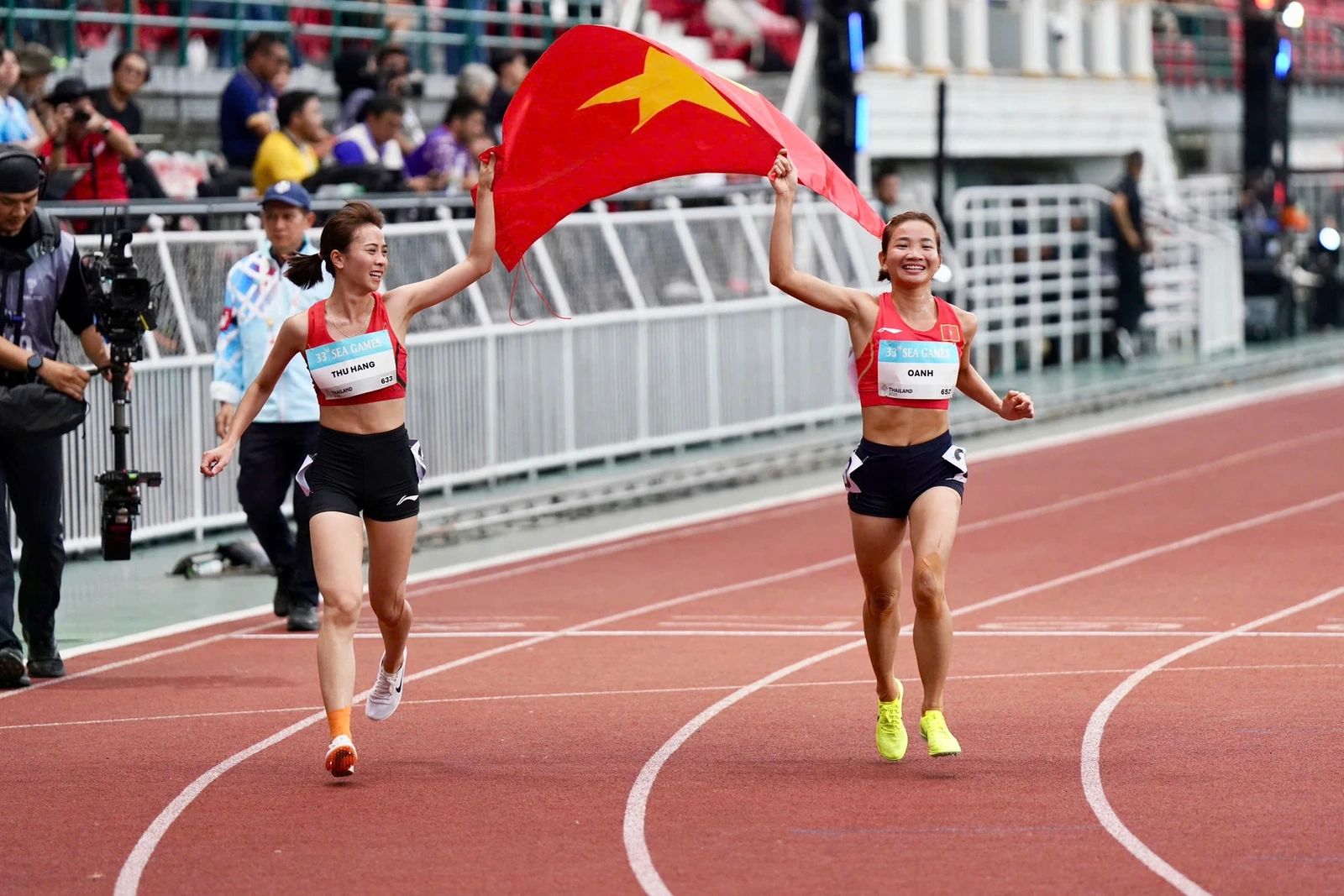SEA Games 33 ngày 16/12: Việt Nam bùng nổ 49 HCV; Điền kinh thắng lớn