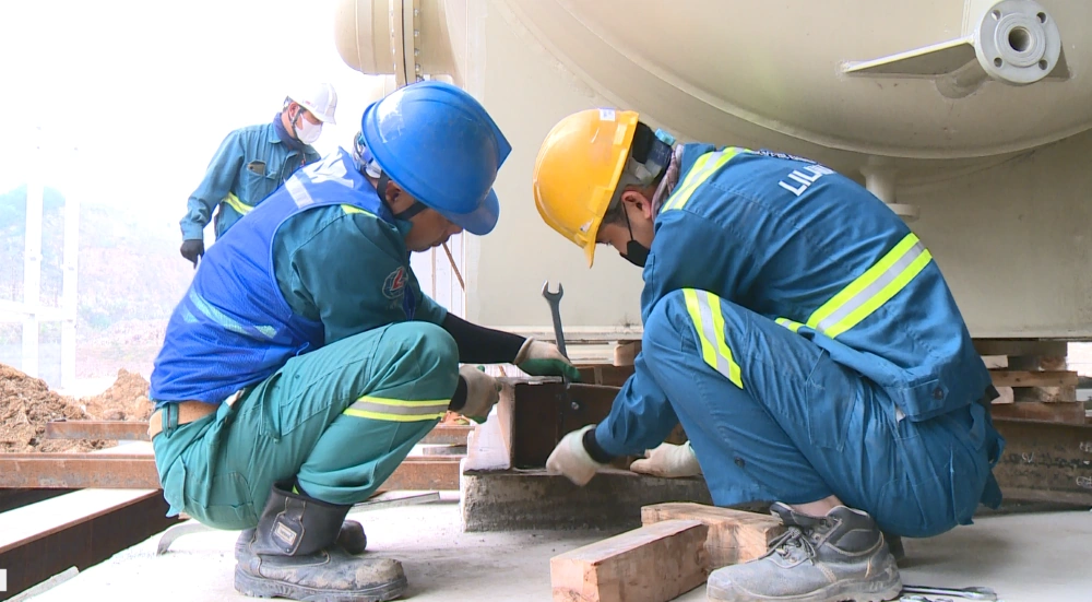 Nghỉ Tết vẫn “3 ca, 4 kíp” trên công trường trọng điểm