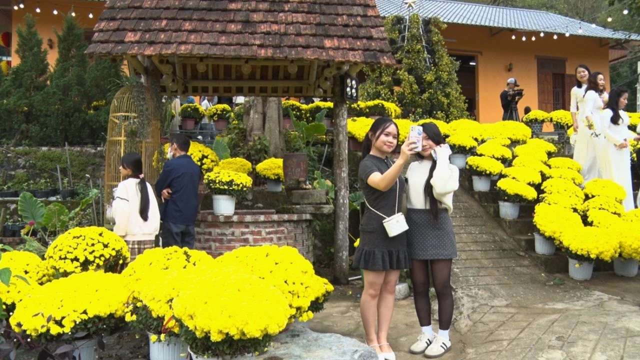 Du khách đổ về Khu du lịch Động Tiên Sơn trong kỳ nghỉ Tết Dương lịch