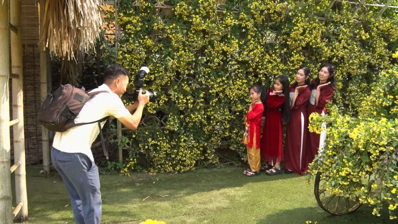 Du khách đổ về Khu du lịch Động Tiên Sơn trong kỳ nghỉ Tết Dương lịch