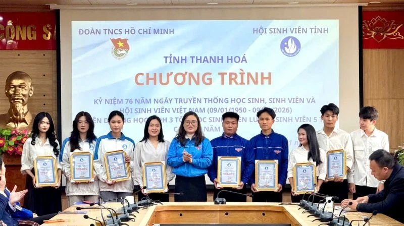Tuyên dương học sinh, sinh viên tiêu biểu năm 2025