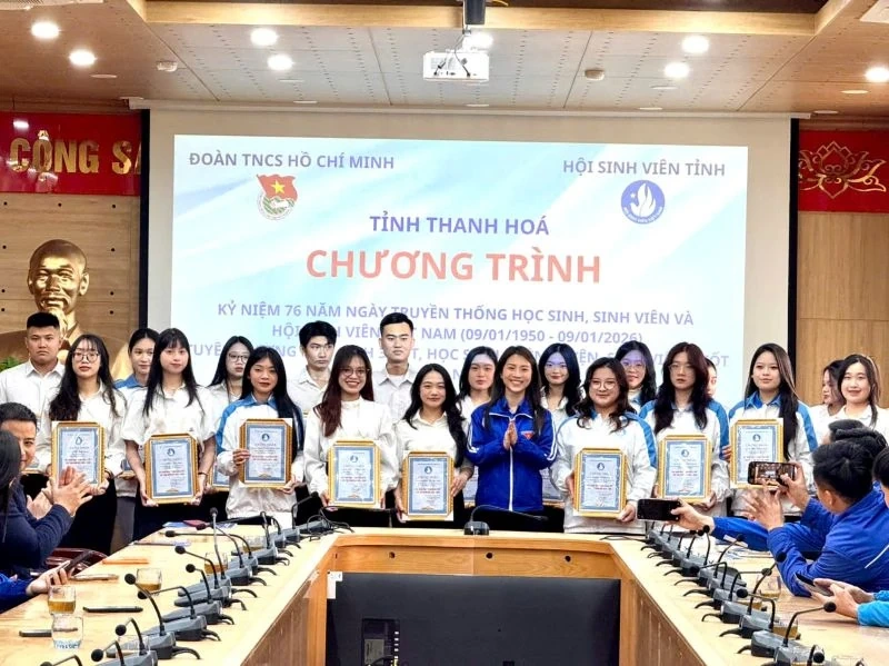 Tuyên dương học sinh, sinh viên tiêu biểu năm 2025