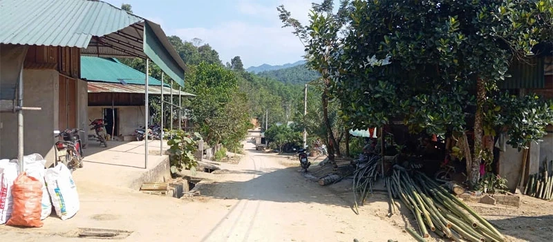 Hối hả xuân sang ở những bản còn “nợ mùa”