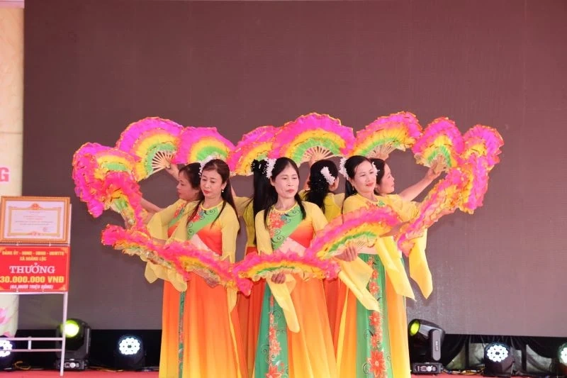 Công bố thôn Đồng Lòng, xã Hoằng Lộc đạt chuẩn NTM kiểu mẫu