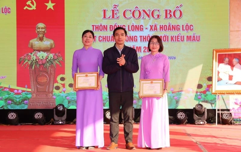 Công bố thôn Đồng Lòng, xã Hoằng Lộc đạt chuẩn NTM kiểu mẫu