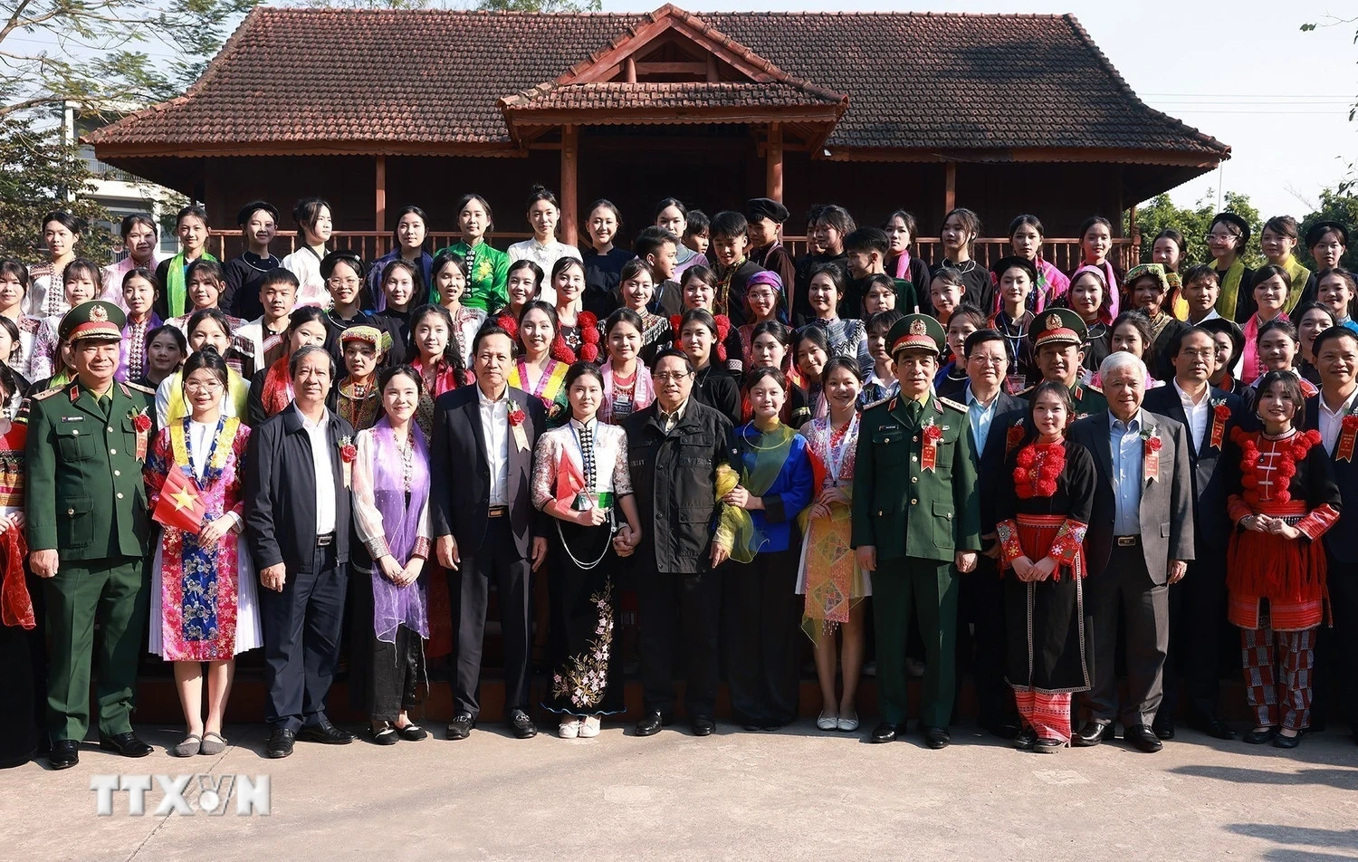 Thủ tướng: Xây dựng trường học khu vực miền núi, đồng bào dân tộc để gieo chữ, giữ nước