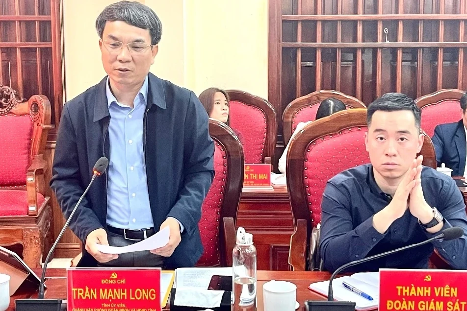 Phó Chủ tịch Thường trực HĐND tỉnh Lê Tiến Lam giám sát công tác bầu cử ĐBQH và HĐND các cấp