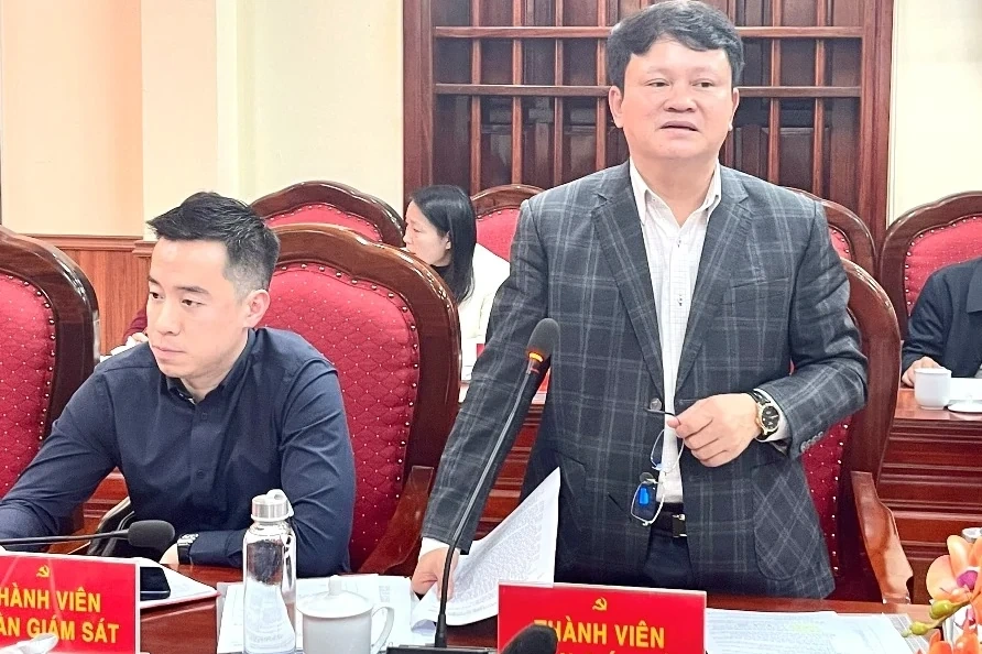 Phó Chủ tịch Thường trực HĐND tỉnh Lê Tiến Lam giám sát công tác bầu cử ĐBQH và HĐND các cấp