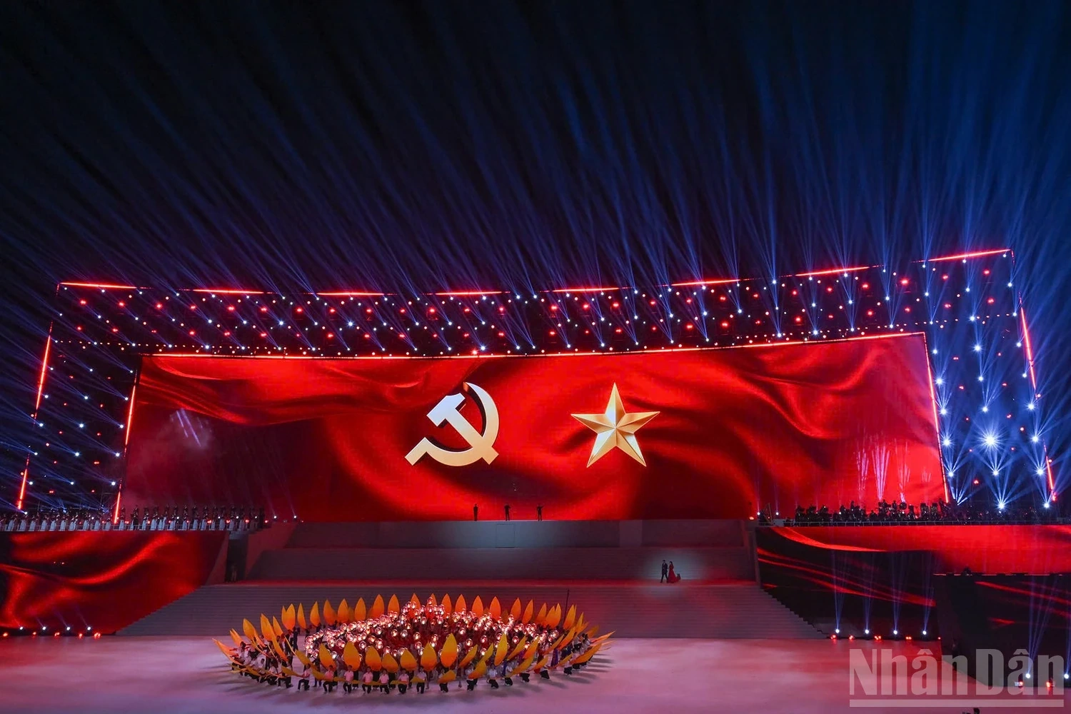 Tổng Bí thư Tô Lâm dự chương trình nghệ thuật đặc biệt Dưới lá cờ vẻ vang của Đảng”