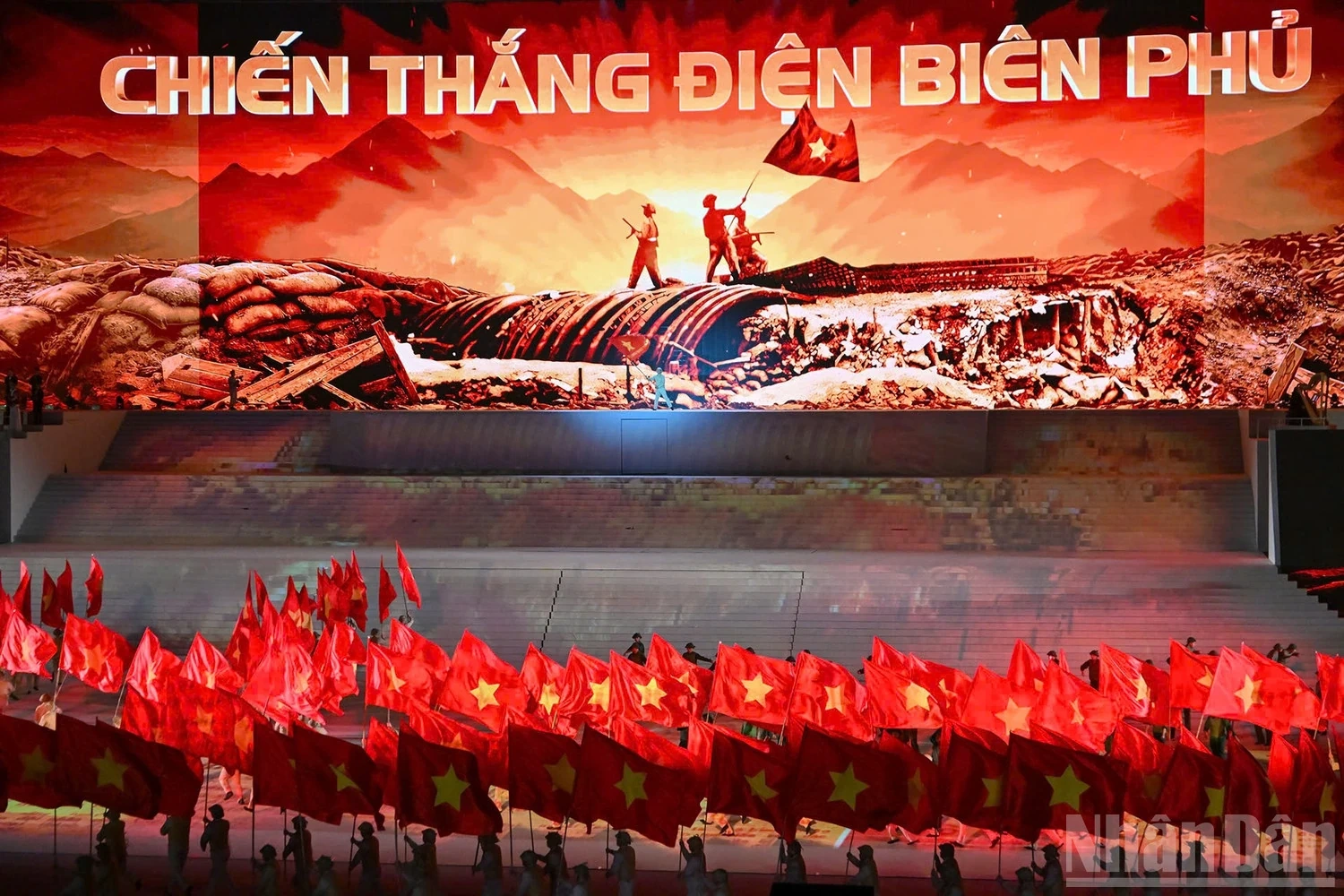 Tổng Bí thư Tô Lâm dự chương trình nghệ thuật đặc biệt Dưới lá cờ vẻ vang của Đảng”