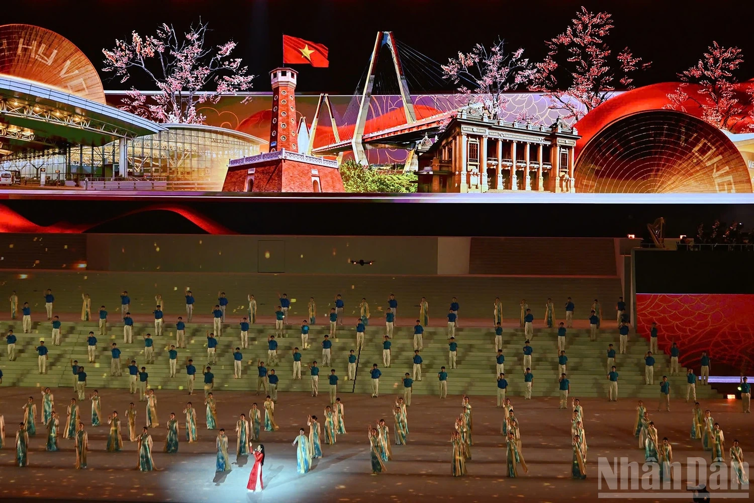 Tổng Bí thư Tô Lâm dự chương trình nghệ thuật đặc biệt Dưới lá cờ vẻ vang của Đảng”