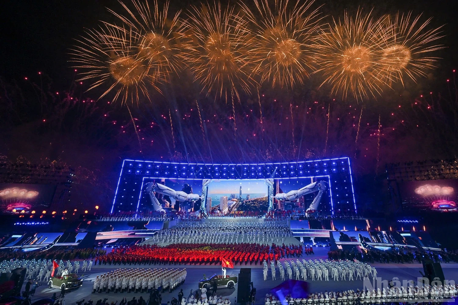 Tổng Bí thư Tô Lâm dự chương trình nghệ thuật đặc biệt Dưới lá cờ vẻ vang của Đảng”