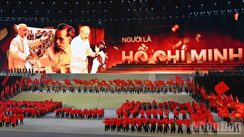 Tổng Bí thư Tô Lâm dự chương trình nghệ thuật đặc biệt Dưới lá cờ vẻ vang của Đảng”