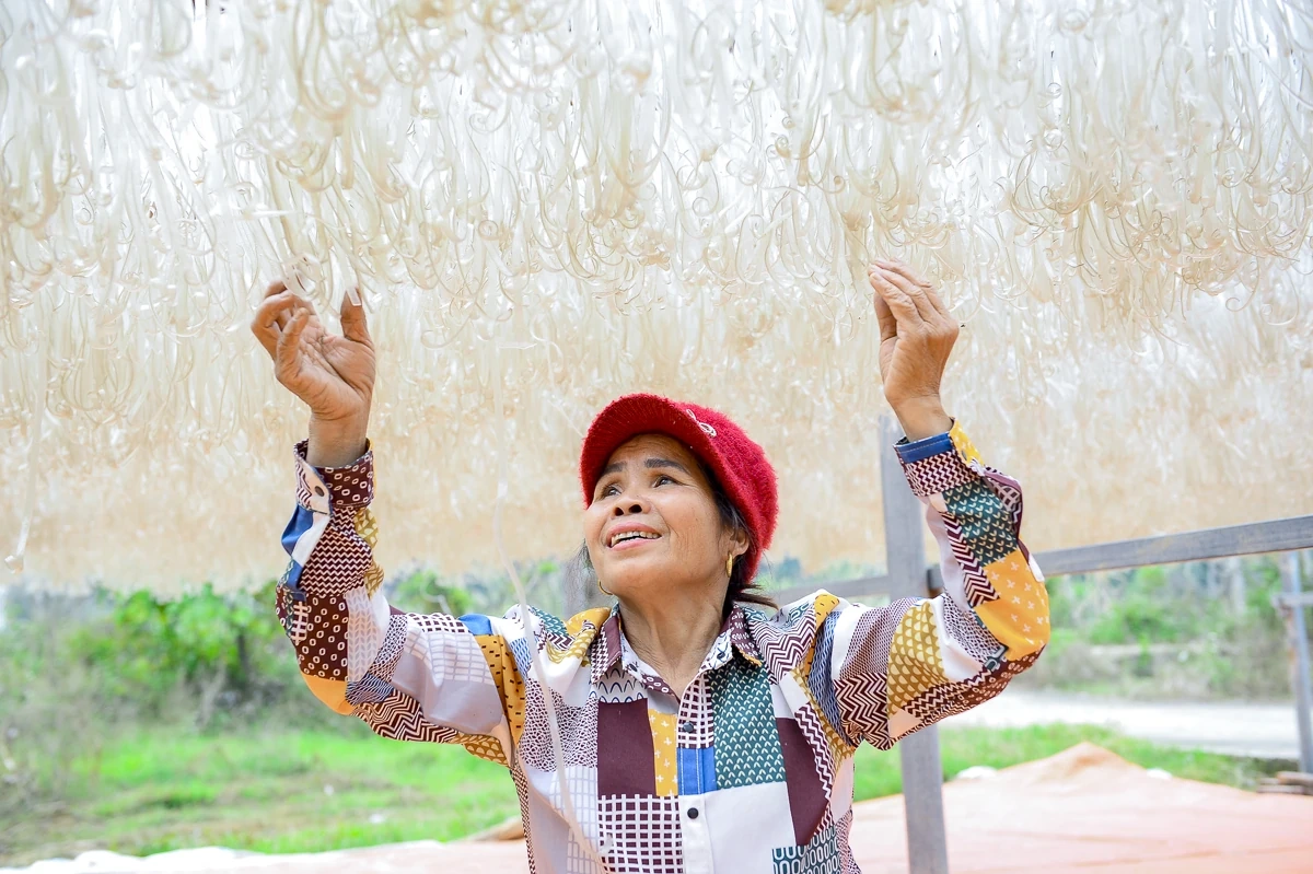 Vùng làm miến dong nổi tiếng ở xứ Thanh vào vụ Tết