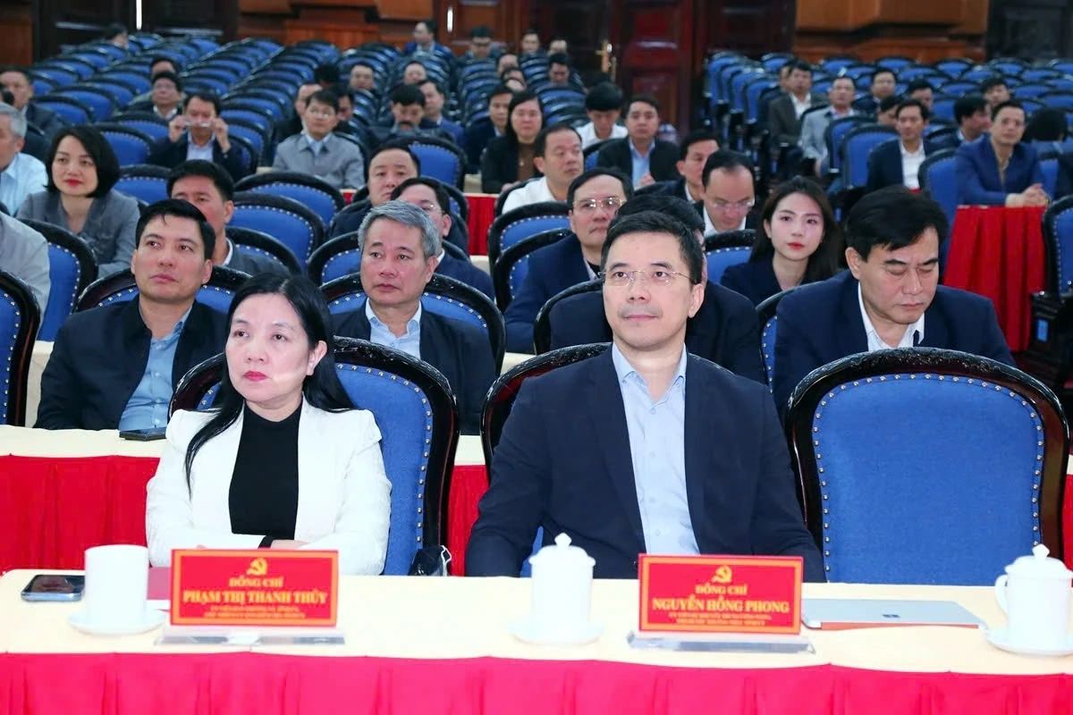 Bí thư Tỉnh ủy Nguyễn Doãn Anh chủ trì hội nghị thông báo nhanh kết quả Đại hội XIV của Đảng