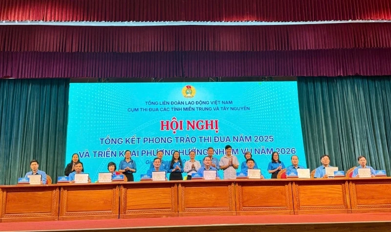 Tiếp tục đẩy mạnh các phong trào thi đua yêu nước trong đoàn viên, người lao động