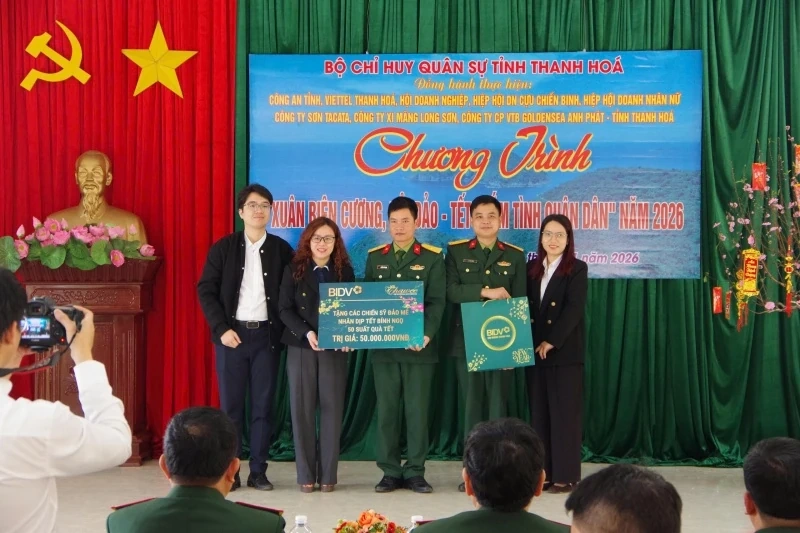 Bộ Chỉ huy Quân sự tỉnh thăm, chúc Tết cán bộ, chiến sĩ Tiểu đoàn Hỗn hợp Đảo Mê