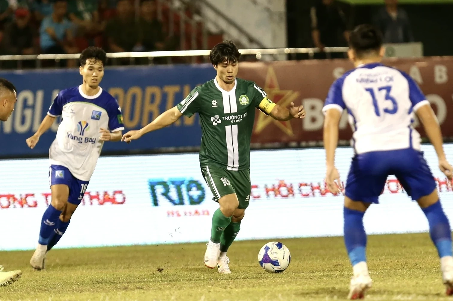 Đình Bắc lập “hat-trick” danh hiệu tại giải U23 châu Á 2026; Liverpool và Chelsea đẩy MU xuống Top 6