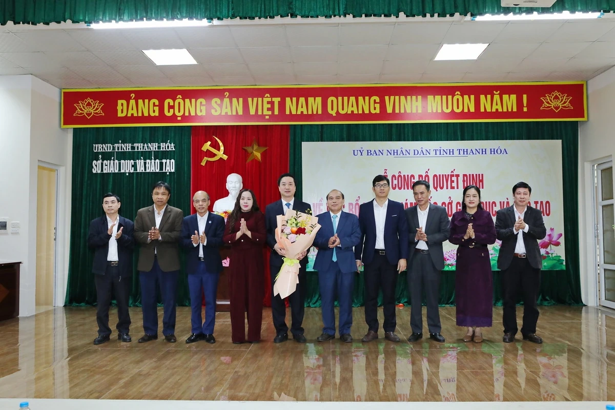 Công bố Quyết định bổ nhiệm đồng chí Đỗ Đức Quế giữ chức vụ Giám đốc Sở Giáo dục và Đào tạo tỉnh Thanh Hóa