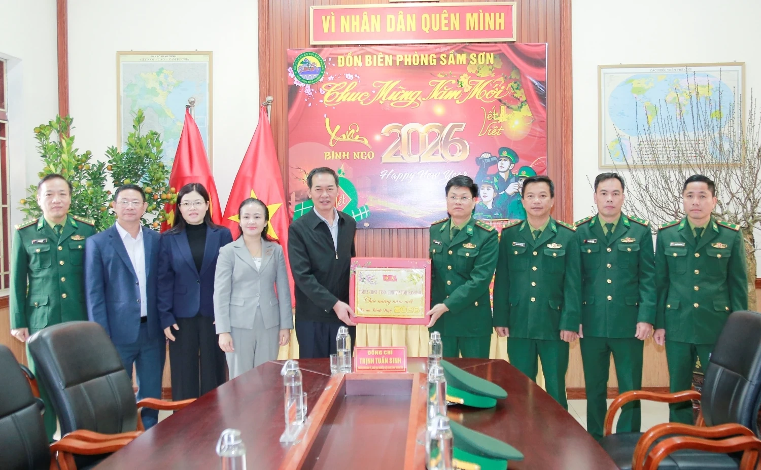 Phó Bí thư Tỉnh ủy, Chủ tịch Ủy ban MTTQ tỉnh Trịnh Tuấn Sinh thăm, tặng quà Tết tại các phường Sầm Sơn, Nam Sầm Sơn và xã Quảng Ninh