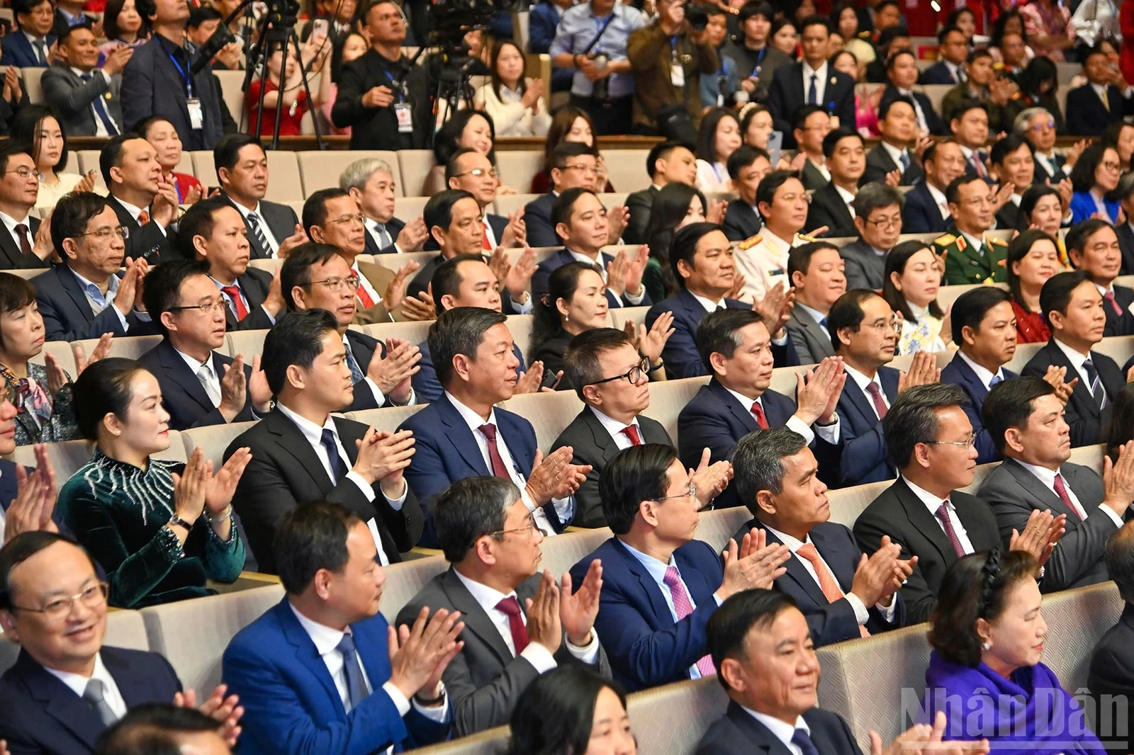 Tuyên dương 96 bí thư chi bộ xuất sắc và trao Giải Búa liềm vàng lần thứ X