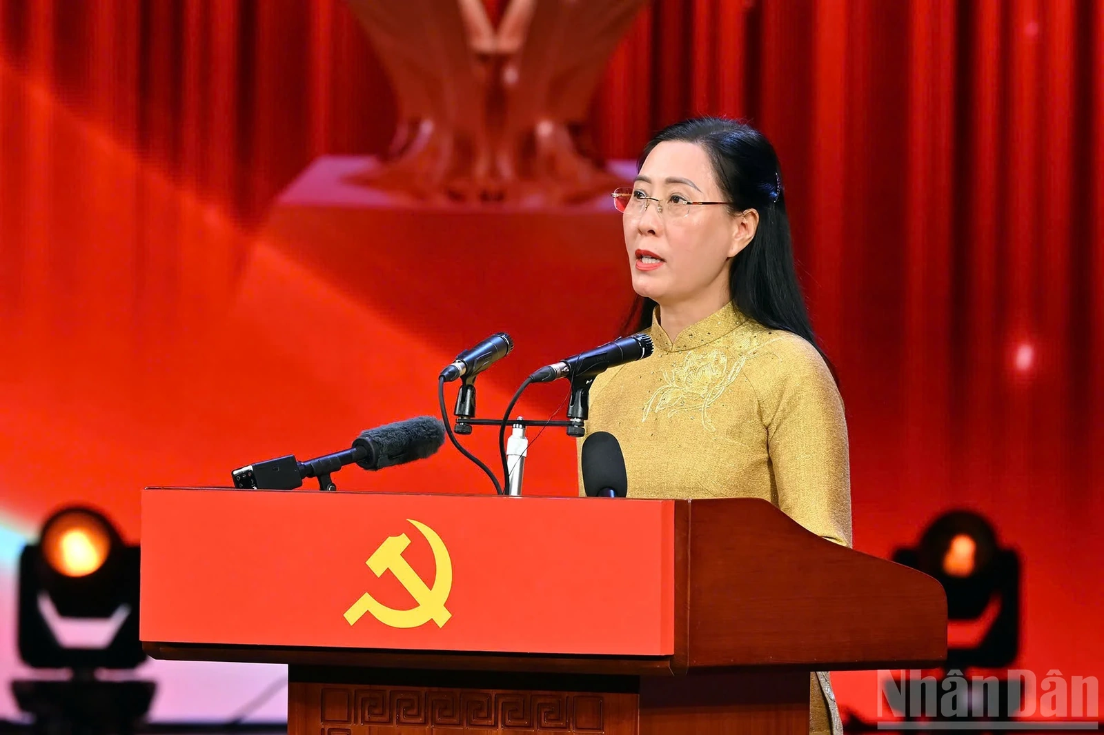 Tuyên dương 96 bí thư chi bộ xuất sắc và trao Giải Búa liềm vàng lần thứ X