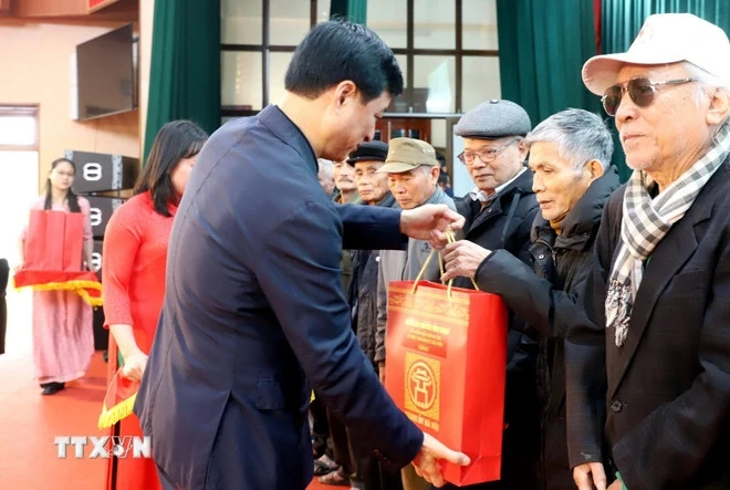 Thủ tướng yêu cầu không để thiếu hàng, tăng giá bất hợp lý dịp Tết Bính Ngọ 2026