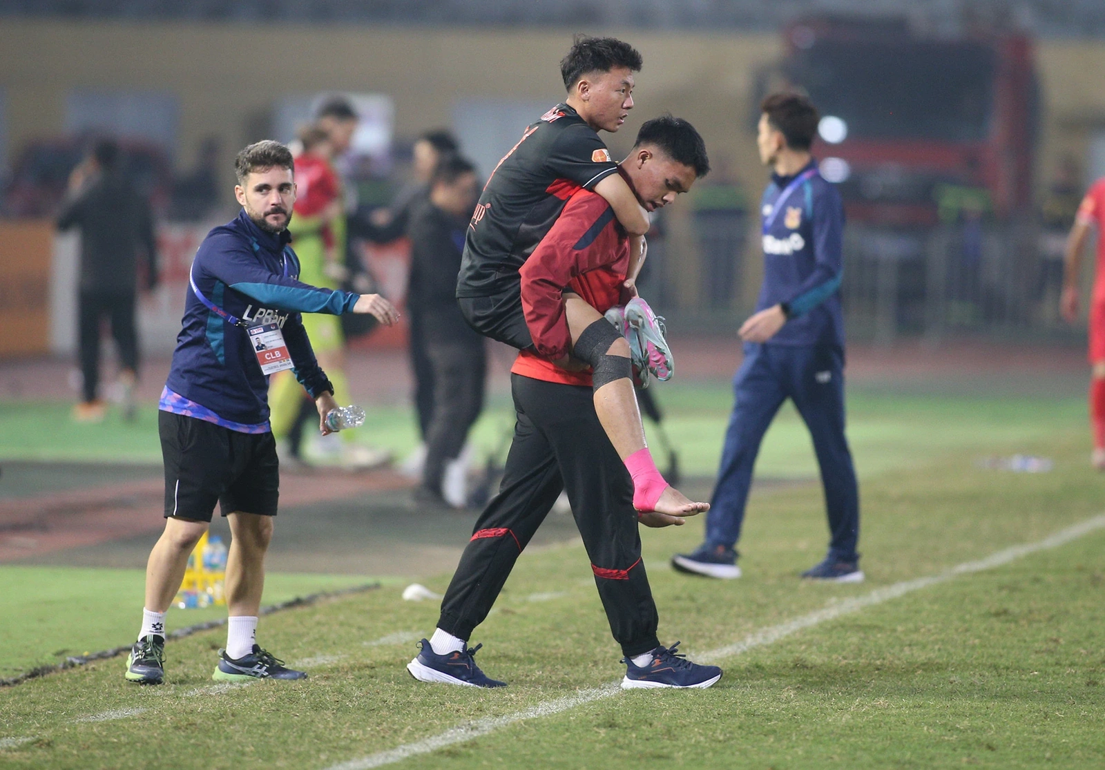 Lionel Messi trở lại châu Âu khoác áo Galatasaray?; Án phạt nặng cho HLV Ninh Bình FC