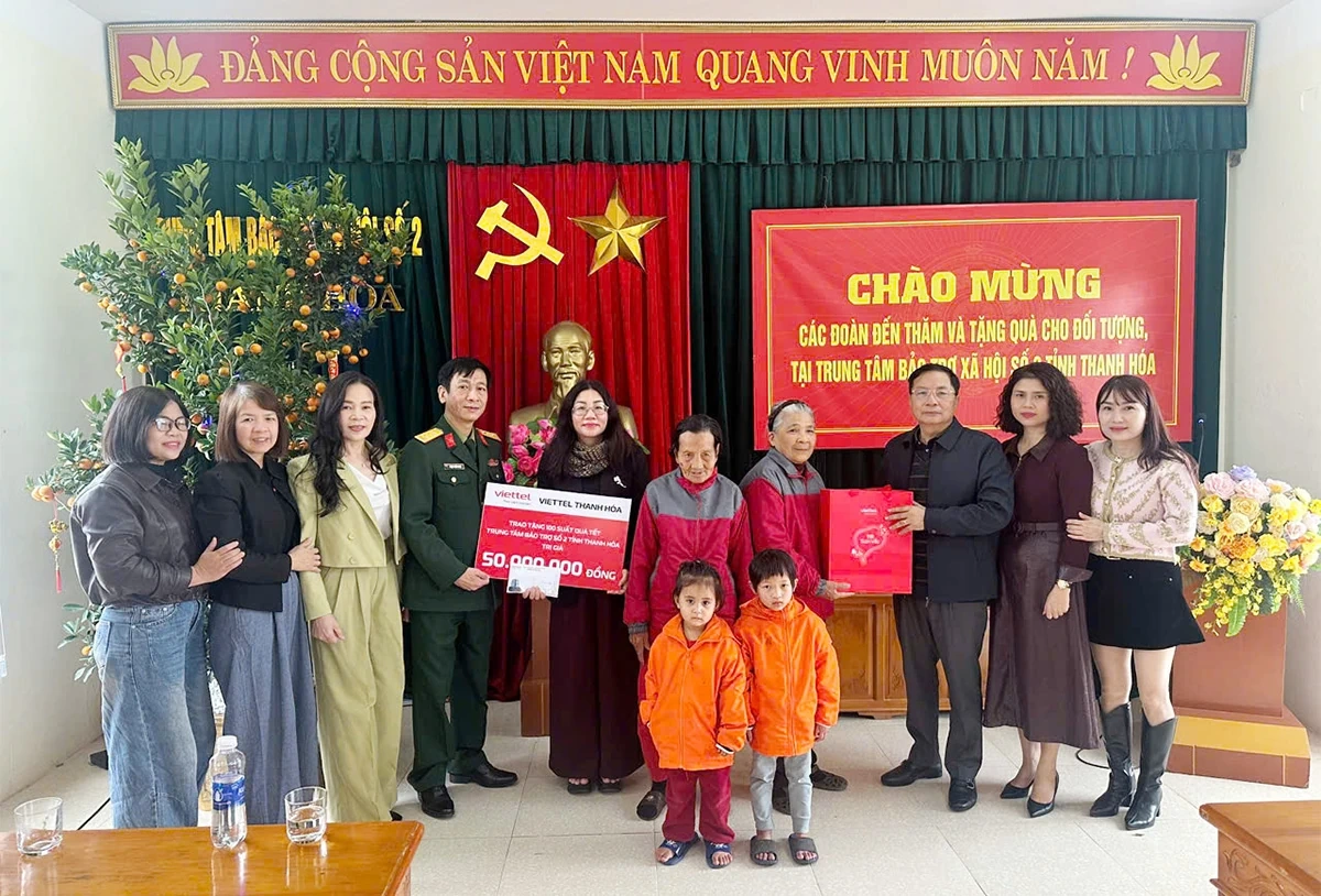 Viettel Thanh Hóa trao 100 suất quà tết tại trung tâm bảo trợ xã hội số 2