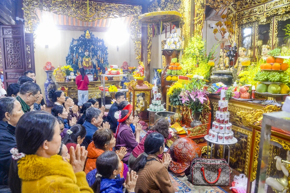 Du khách tấp nập hành hương về Am Tiên đầu xuân Bính Ngọ