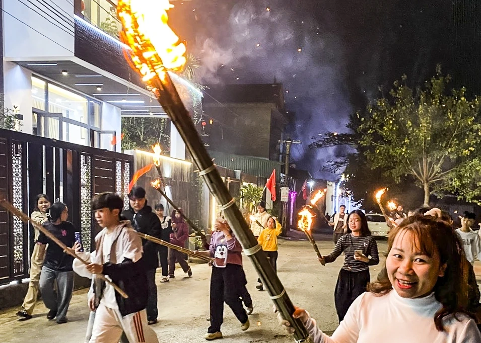 Người làng Động Bồng xin lửa đón năm mới