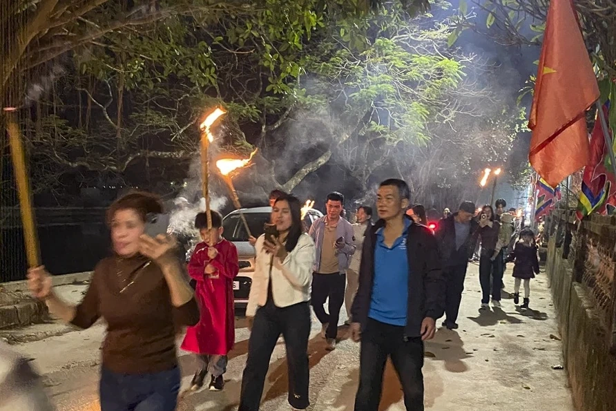 Người làng Động Bồng xin lửa đón năm mới