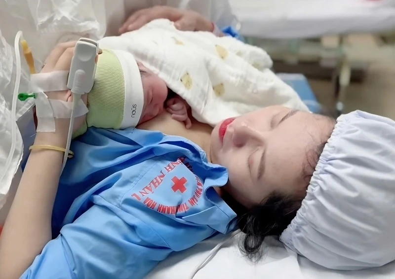 Những công dân đầu tiên chào đời trong khoảnh khắc thiêng liêng năm mới