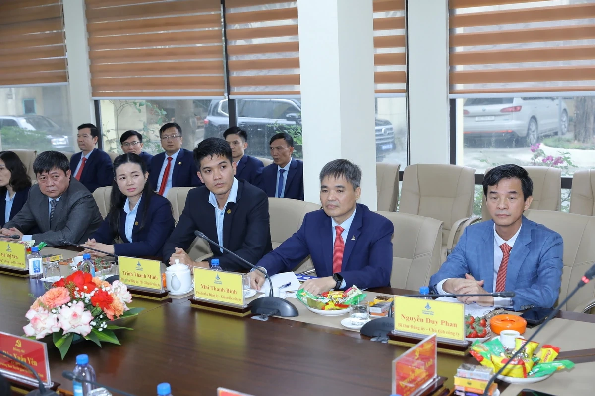 Bí thư Tỉnh ủy Nguyễn Doãn Anh dự lễ ra quân sản xuất đầu năm tại một số doanh nghiệp trên địa bàn tỉnh