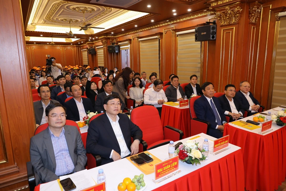 Bí thư Tỉnh ủy Nguyễn Doãn Anh dự lễ ra quân sản xuất đầu năm tại một số doanh nghiệp trên địa bàn tỉnh