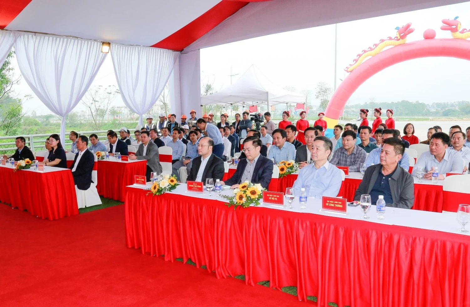 Ra quân thực hiện dự án đường giao thông trọng điểm