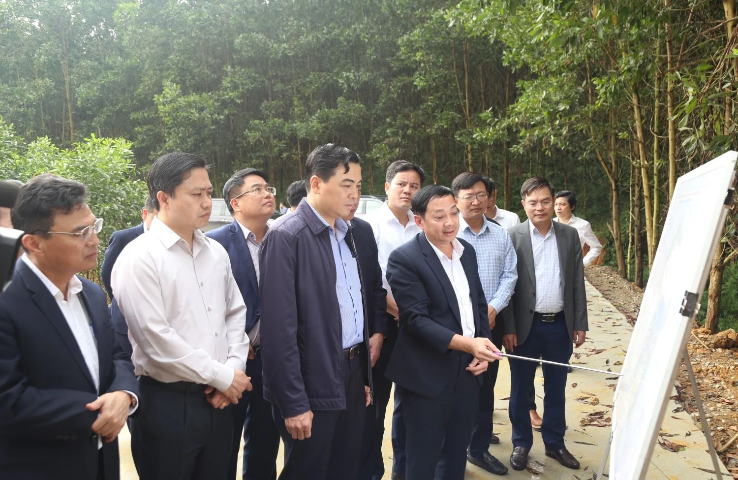 Chủ tịch UBND tỉnh Nguyễn Hoài Anh thăm, kiểm tra và làm việc với các xã thuộc vùng huyện Thọ Xuân cũ