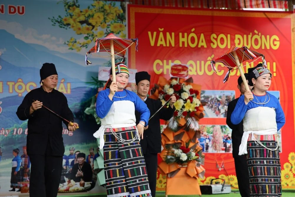 Người dân nô nức trẩy hội Sết Boóc Mạy năm 2026