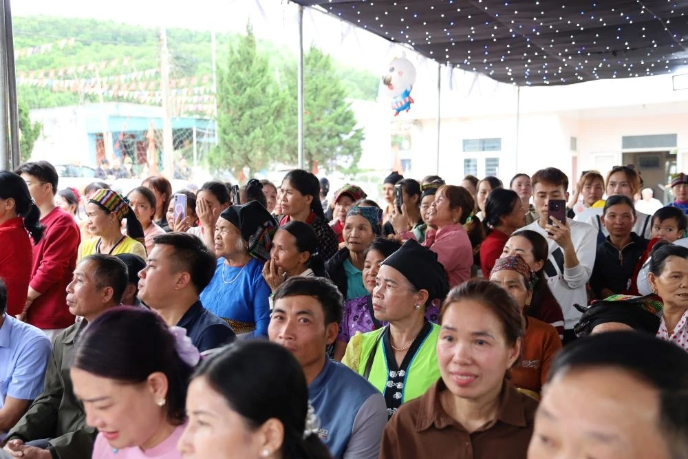 Người dân nô nức trẩy hội Sết Boóc Mạy năm 2026